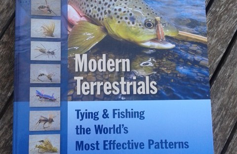 En este momento estás viendo Reseñas de libros: Modern Terrestrials, tying and fishing the world's most effective patterns