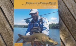 Lee más sobre el artículo Reseñas: Barbos en la Pesca a Mosca; técnicas de pesca, equipo necesario y artificiales
