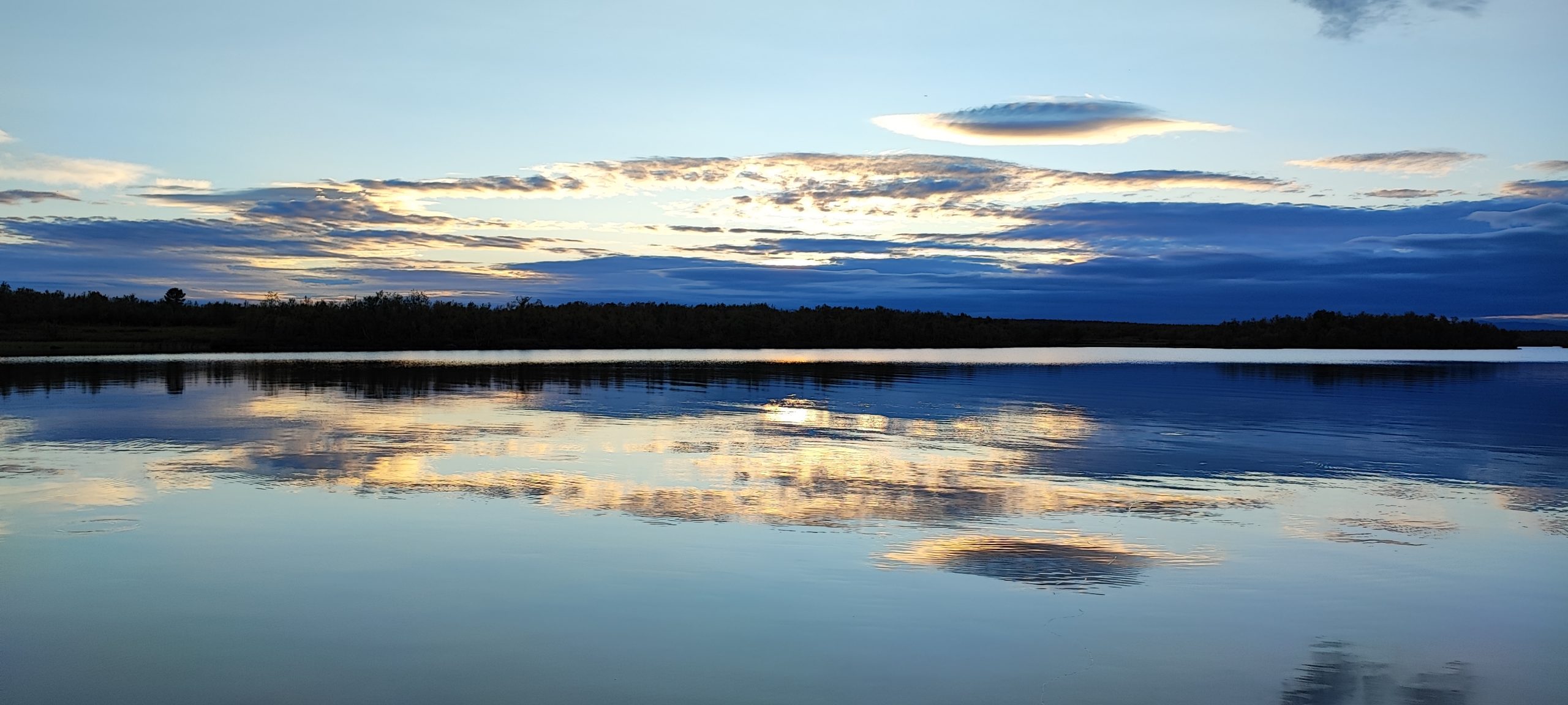 Lago en Laponia